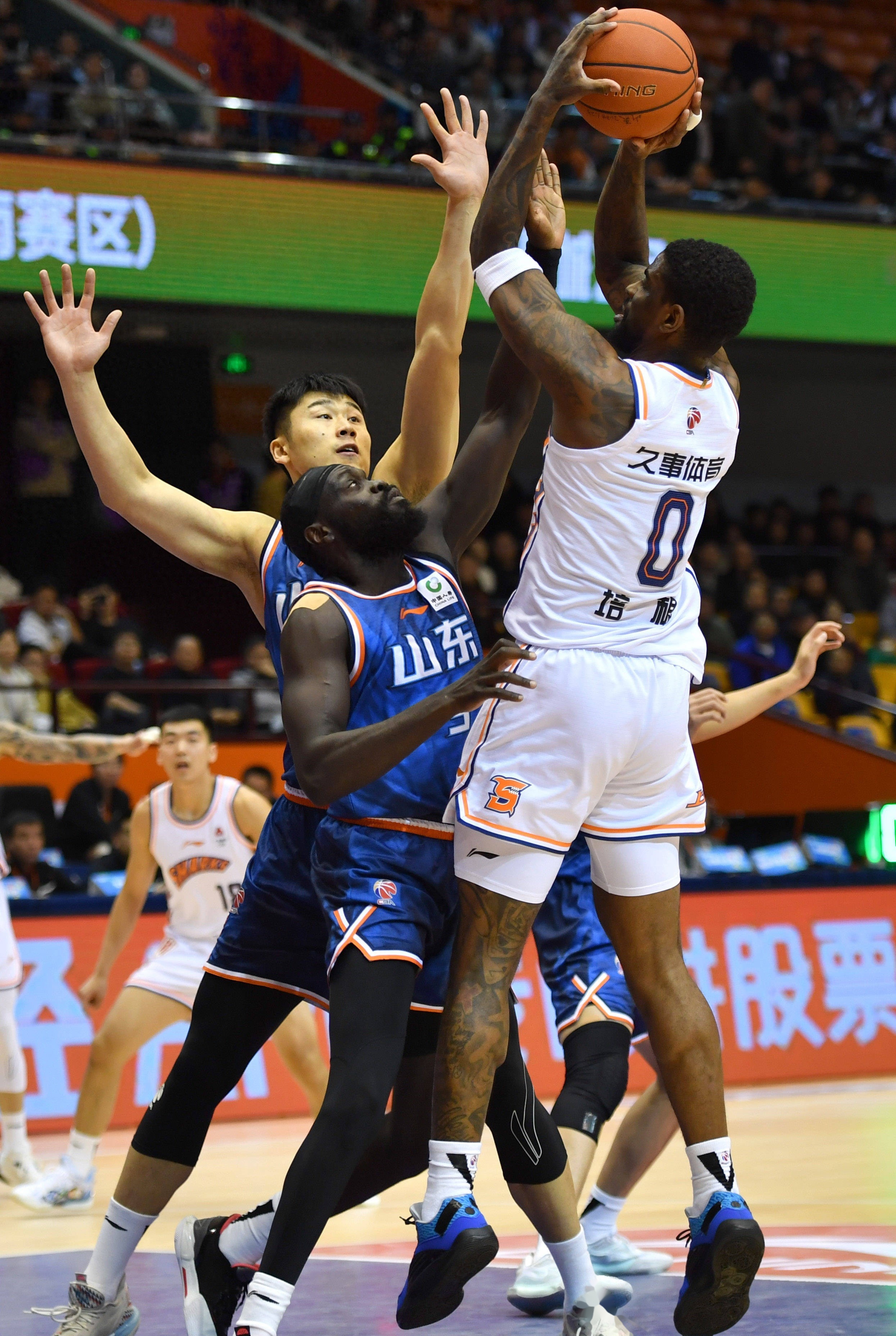 爱游戏体育官方网站关于集结日NBA常规赛焦点战，山东男篮外线爆发，气氛紧张，球队文化再被提及的信息